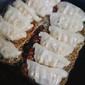 冷凍餃子を綺麗に焼く方法 レシピ 作り方 By じゃが塩 楽天レシピ